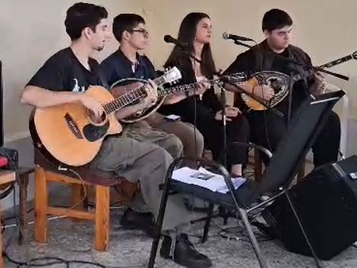 Μουσική βραδιά στο γηροκομείο μας